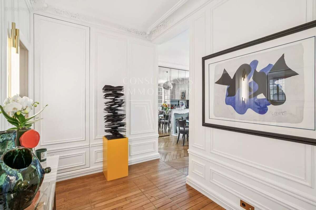 Appartement à PARIS-16E