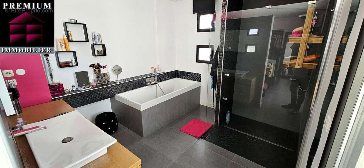 Maison à SAINT-ESTEVE