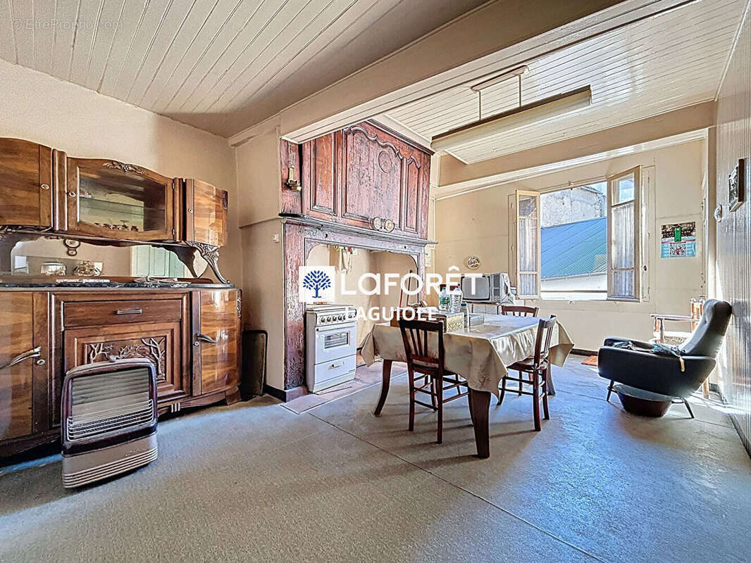 Maison à ENTRAYGUES-SUR-TRUYERE