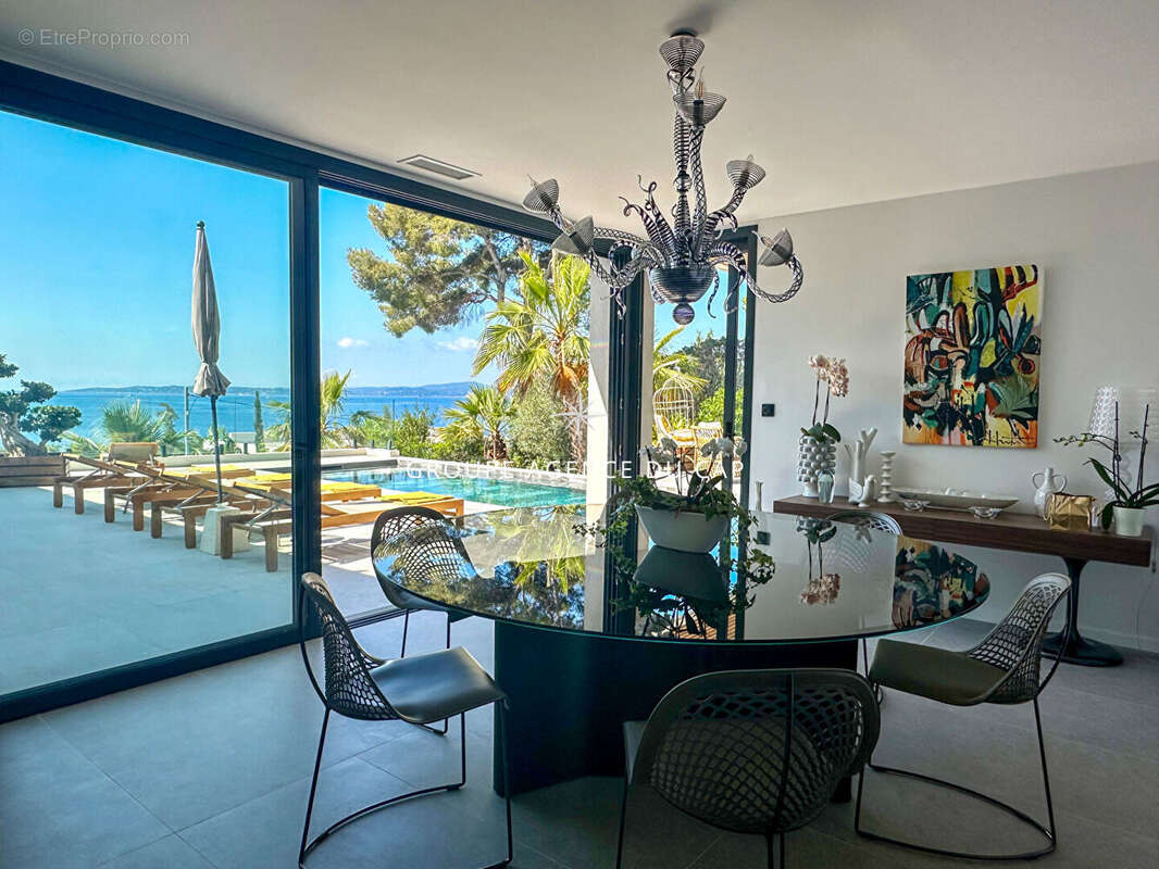À vendre villa contemporaine de 350m² 8 pièces avec vue mer, à pied des plages et des commerces des issambres - photo 7