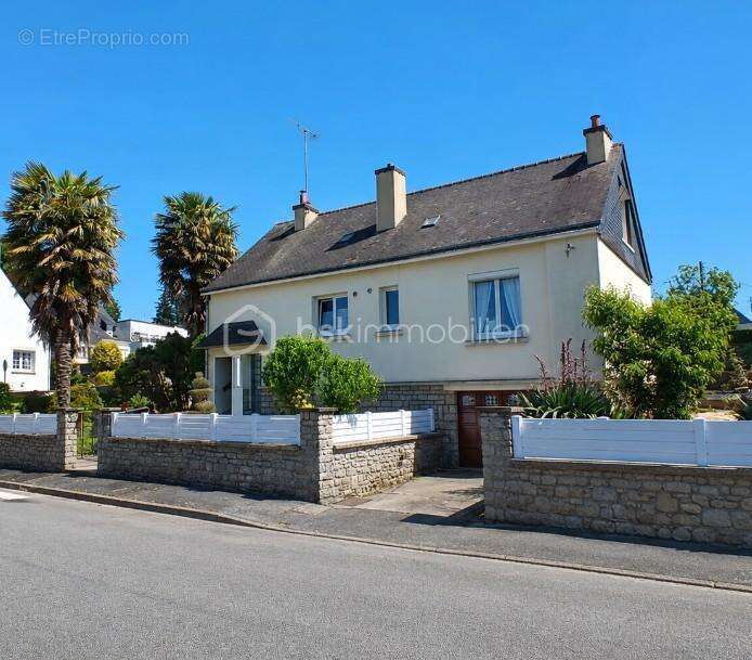 PONTIVY – Quartier recherché – Maison familiale 4 chambres PONTIVY – 4 chambres dont 2 au rez-de-chaussée – Fort potentiel - photo 3