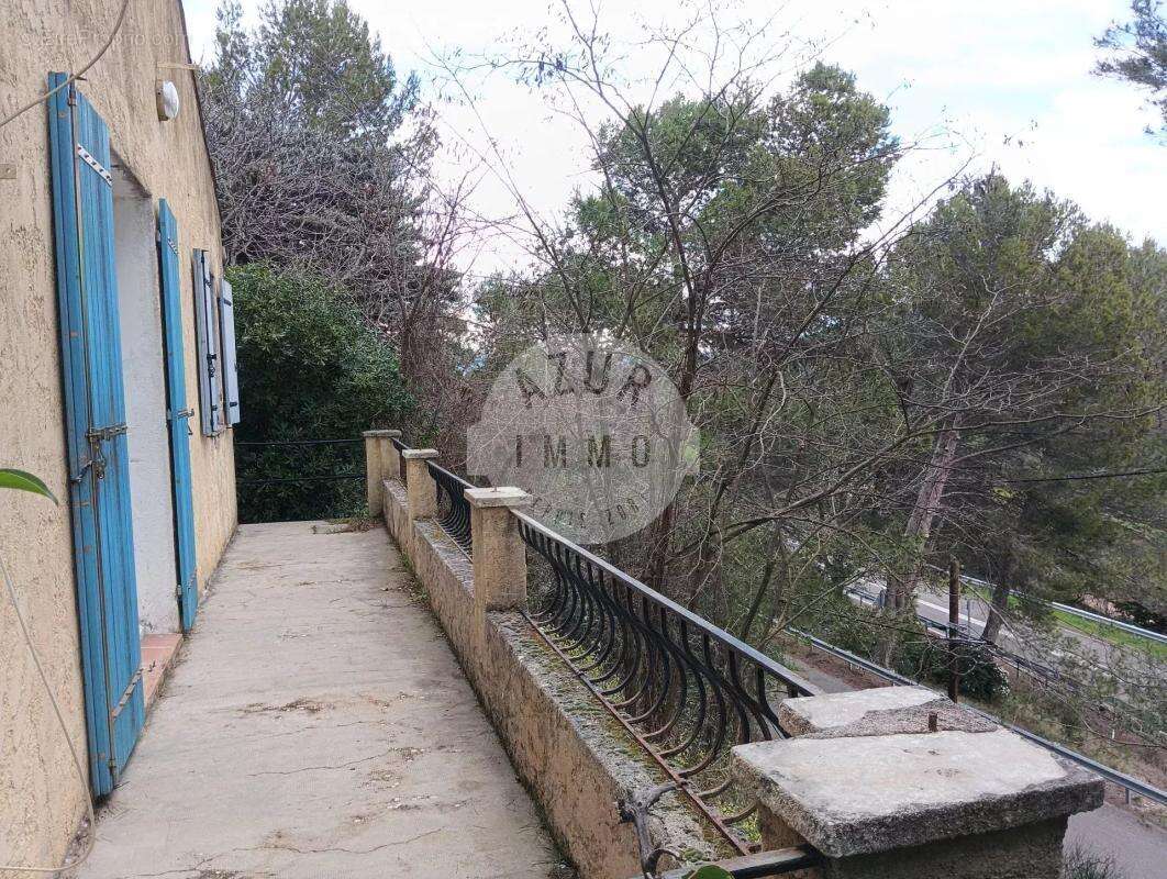 Maison à ROQUEVAIRE