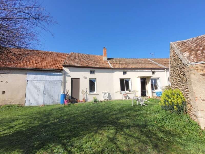 Maison à SAINT-QUINTIN-SUR-SIOULE