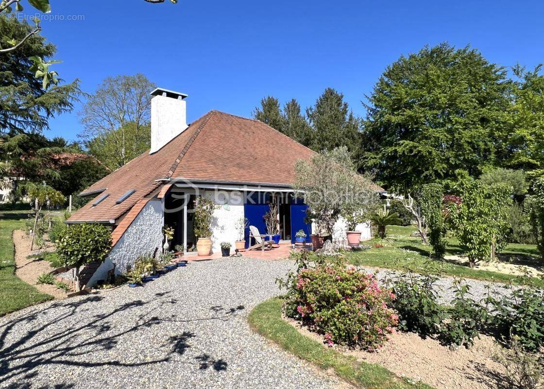 Maison à SERRES-CASTET