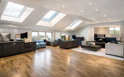 Commerce à NANTERRE