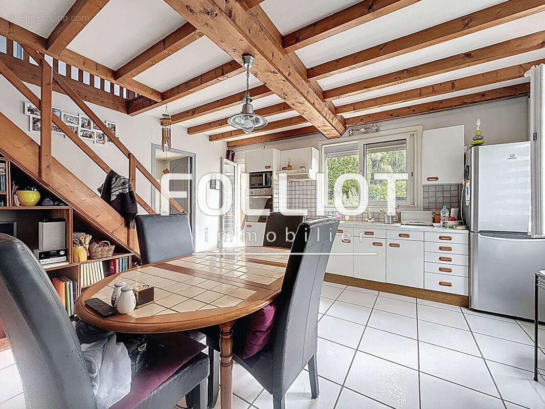 Maison à DONVILLE-LES-BAINS