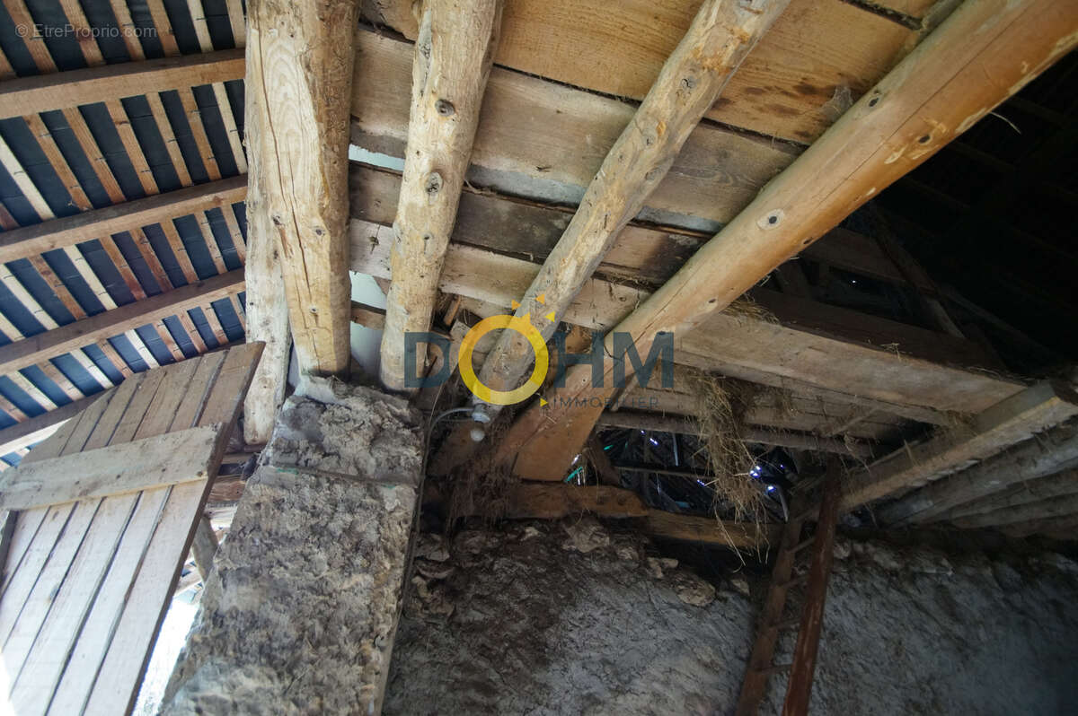 Ancien corps de ferme a vendre d'une surface au sol de 258 m2 - photo 5