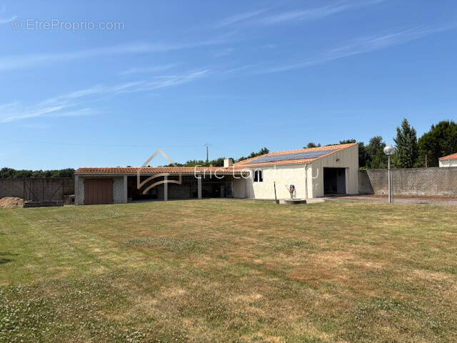 Terrain à TALMONT-SAINT-HILAIRE