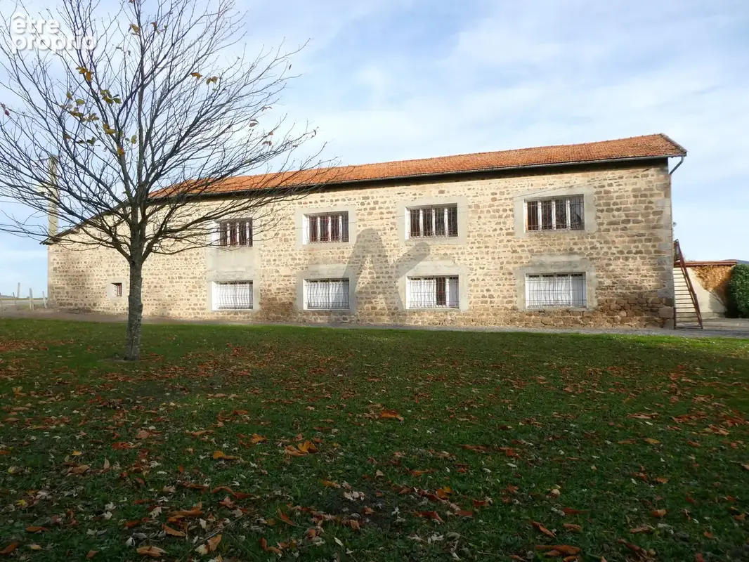 Grande dépendance en pierre de plus de 400 m2 avec 2800 m2 de terrain - photo 14