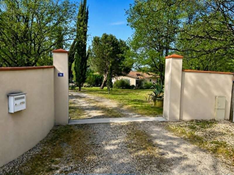 Maison plain-pied avec local indépendant de 106 m² sur superbe parc de 10 000 m² – Birac-sur-Trec (47) - photo 4