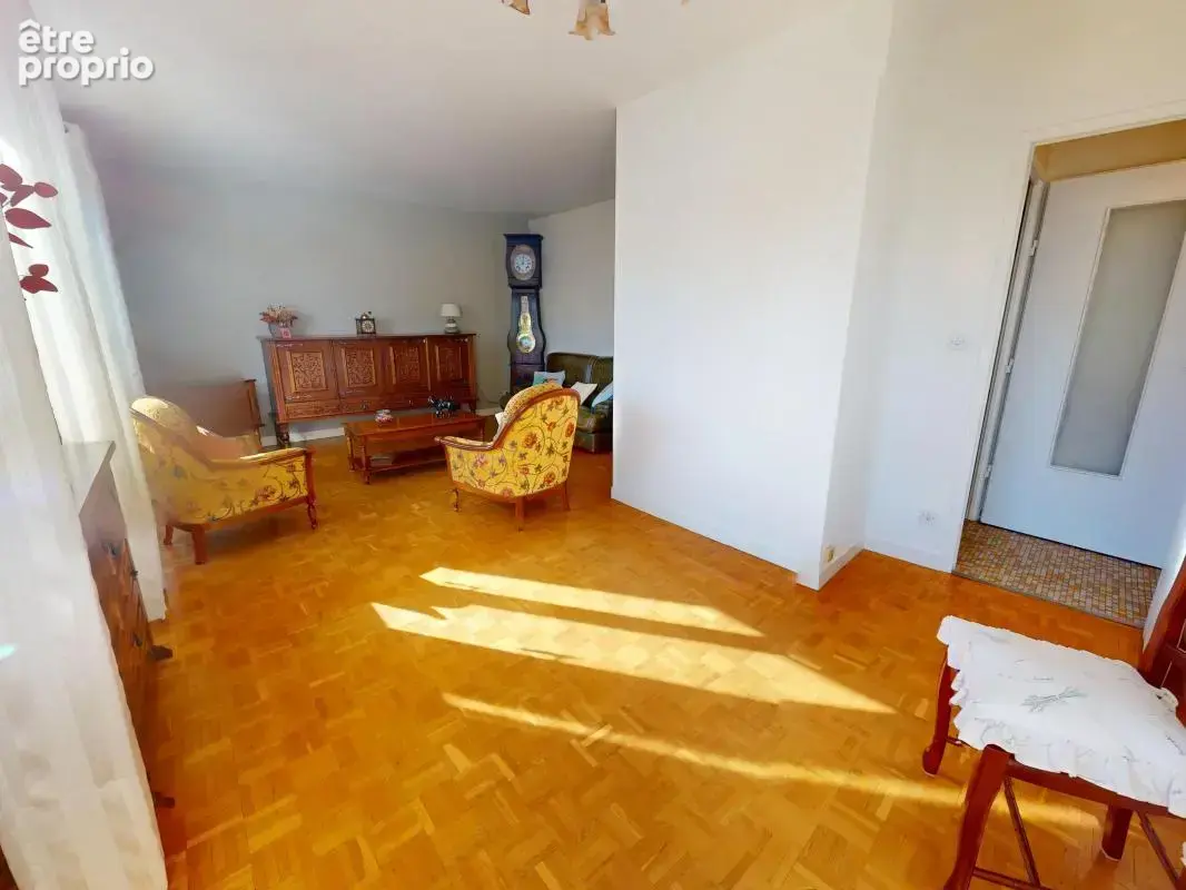 Appartement T3 de 77 m² À Vendre avec balcon, cave et box fermé inclus - photo 9