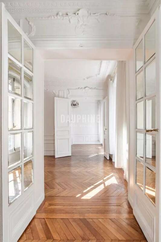 Appartement à PARIS-8E
