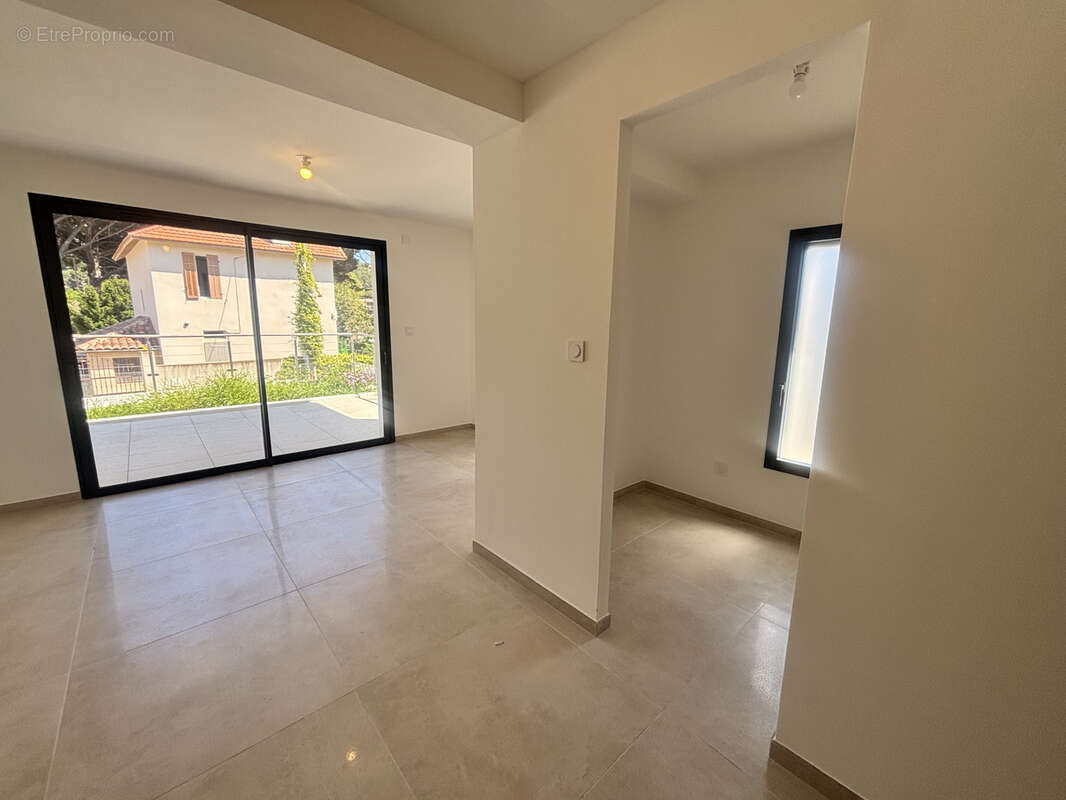 Appartement à CARRY-LE-ROUET