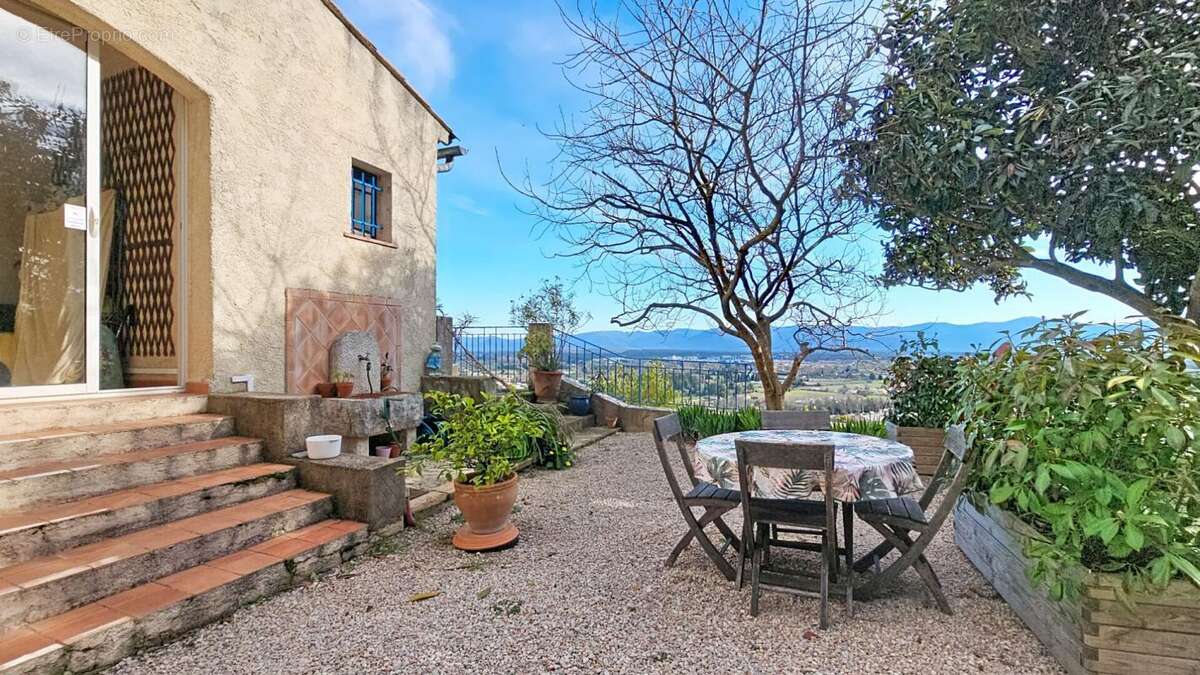 En exclusivité  villa de caractère avec vue panoramique exceptionnelle le luc en provence - photo 2