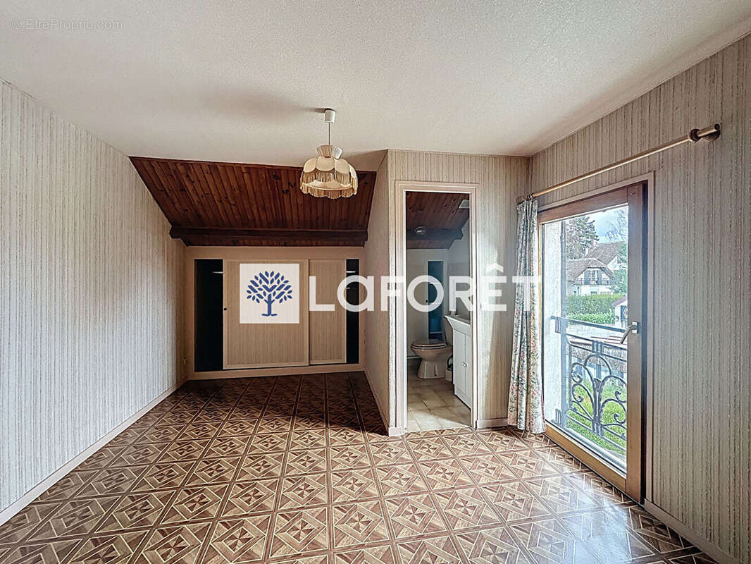 Maison à SAINT-NOM-LA-BRETECHE