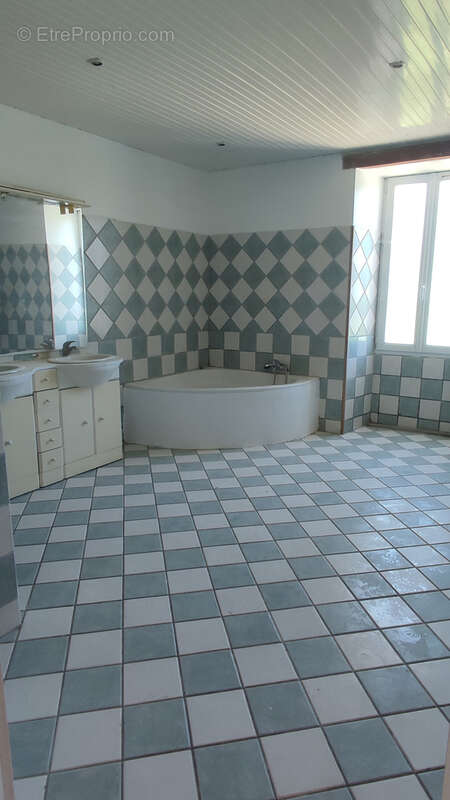 Maison à MONTAIGU-DE-QUERCY