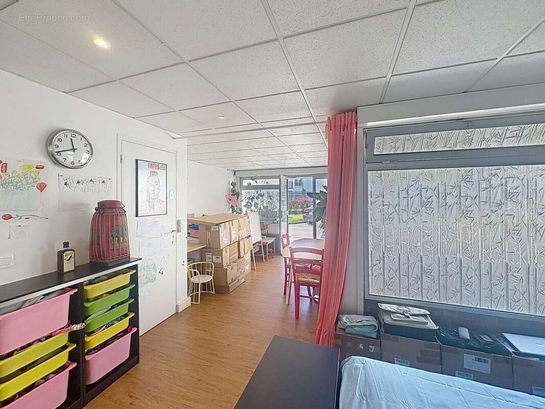 Commerce à L'HAY-LES-ROSES