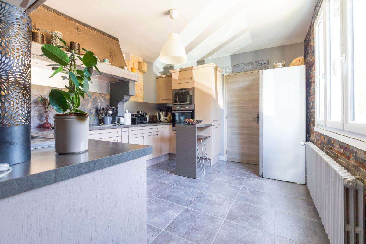 Maison à MIREBEAU-SUR-BEZE