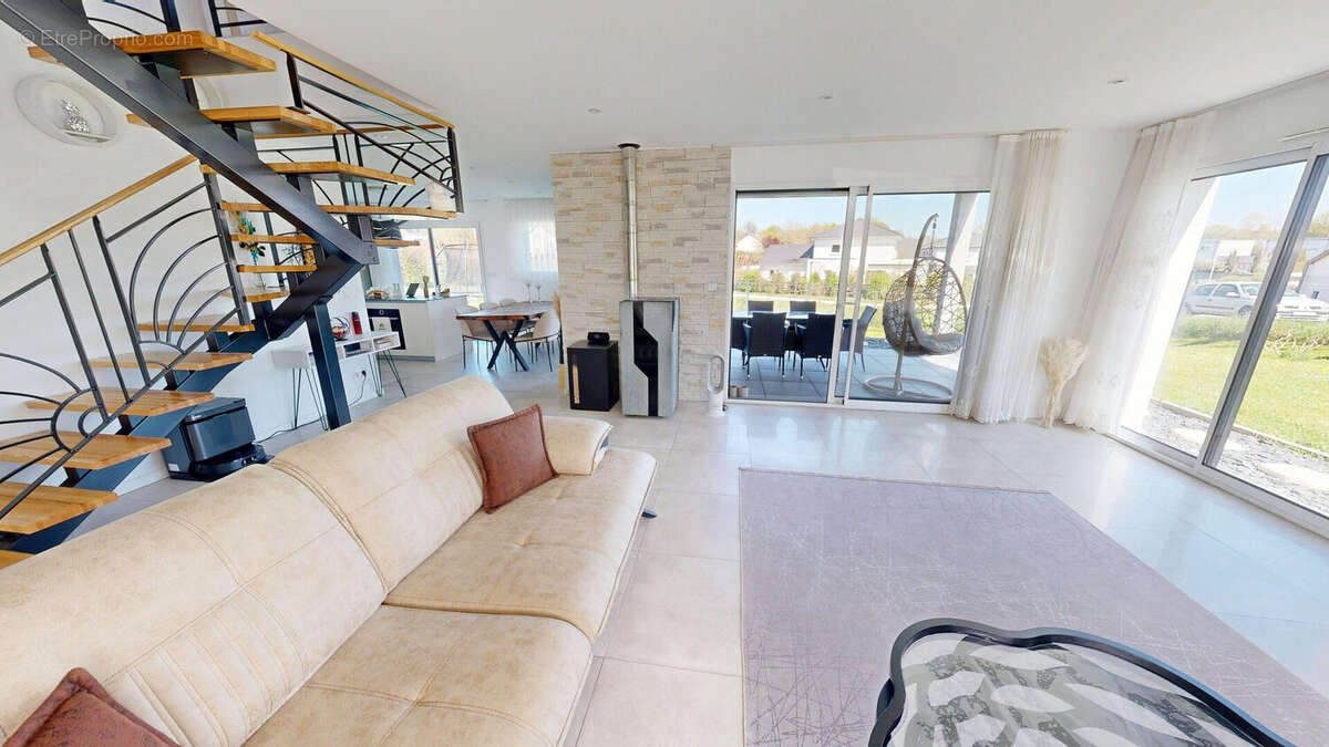 Maison à SERRE-LES-SAPINS