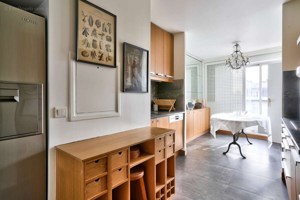 Appartement à PARIS-16E