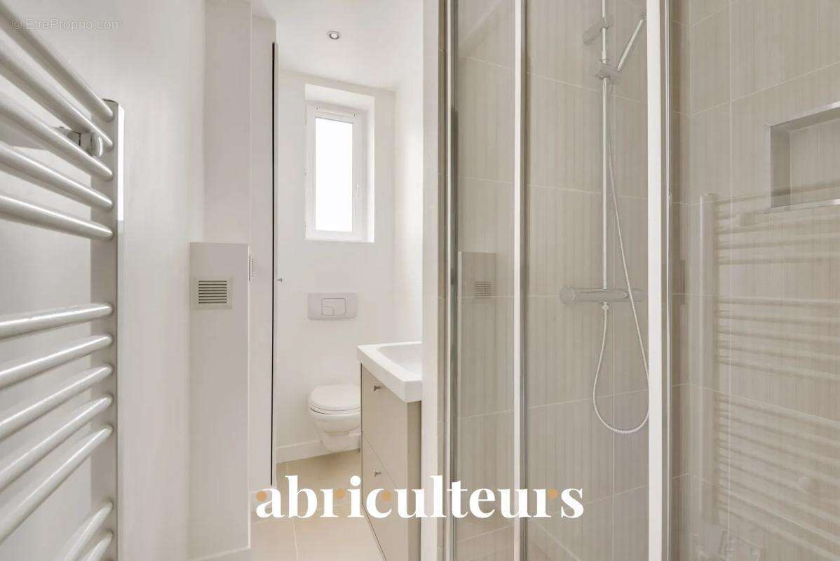 Appartement à COURBEVOIE