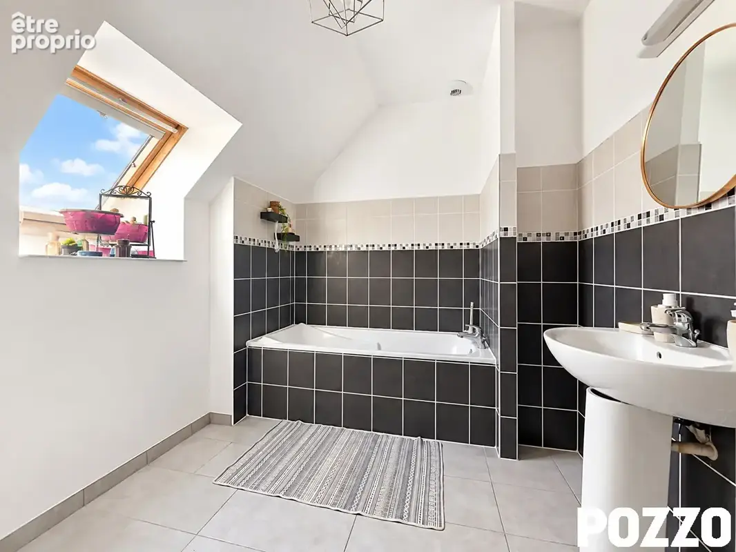 A Vendre - Saint Hilaire Du Harcouet - Maison 5 pièce(s) 98 m² - PROXIMITE DES SERVICES - GARAGE - photo 14
