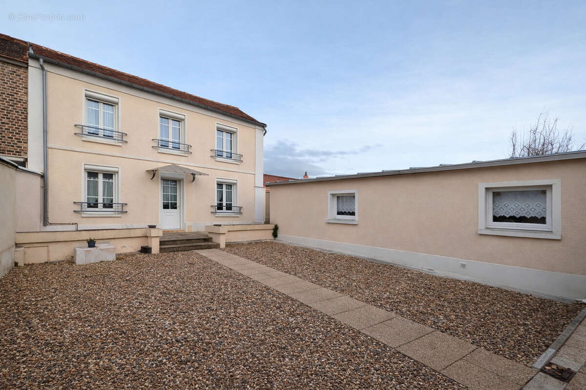 Maison à SAINT-CREPIN-IBOUVILLERS