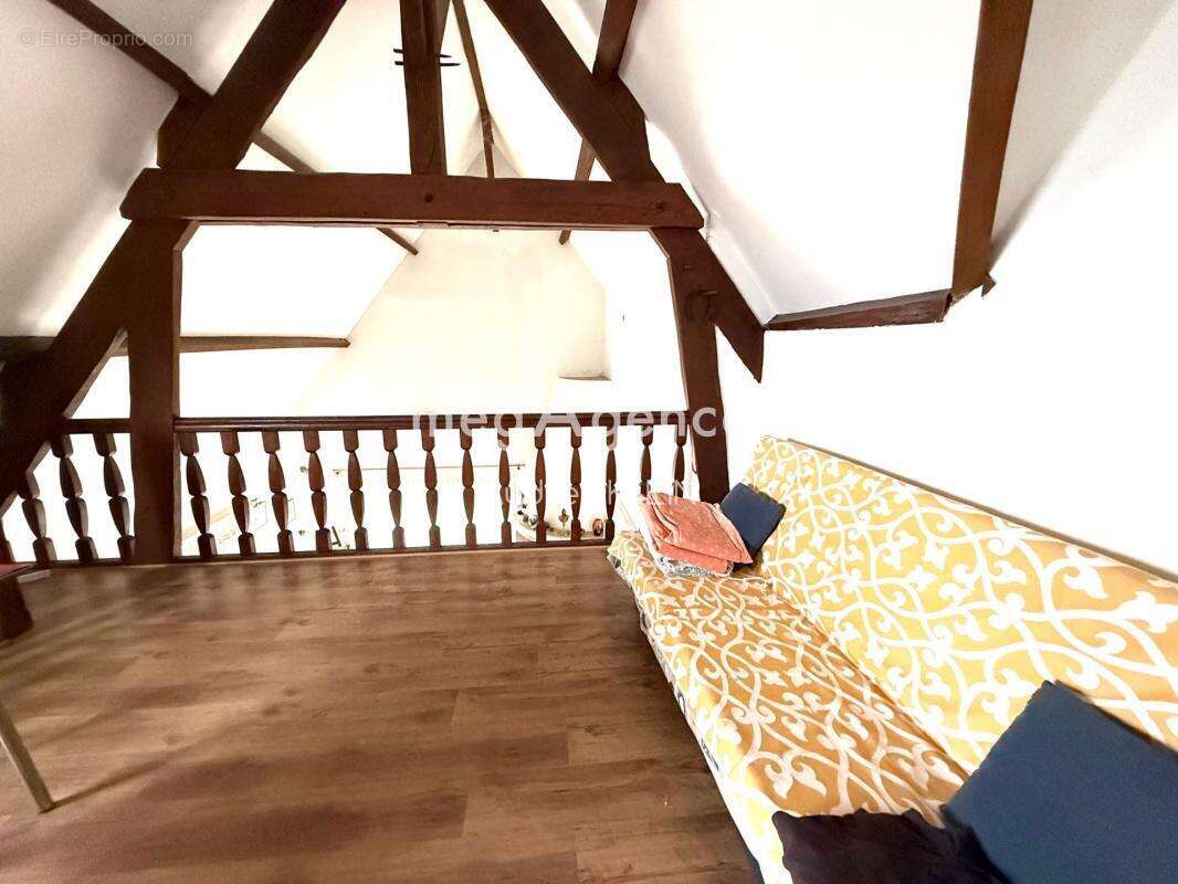 Maison à VILLENEUVE-SUR-YONNE