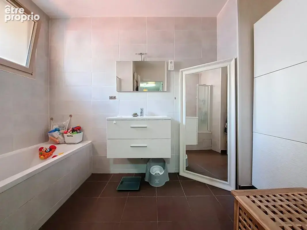 Appartement - 3 Chambres - Garage - Cour - Proche centre village - photo 10