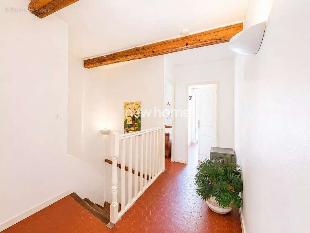Authentique maison de village avec maison d'amis, patio et terrasse au cœur de La Garde-Freinet - photo 9