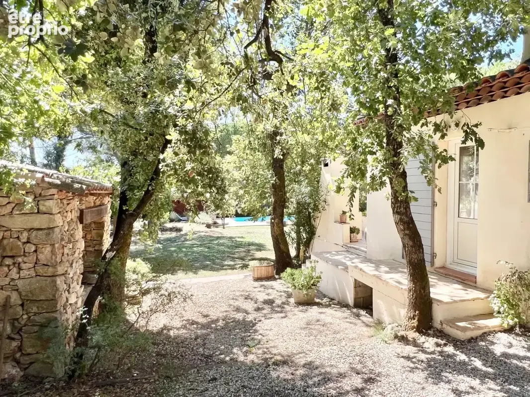 Bastide provençale de charme de 183.51 m² sur 1 980 m² de terrain paysagé avec piscine - photo 10