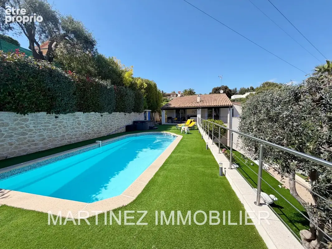 Cagnes-sur-Mer Pain de Sucre   Villa  rénovée de 236 m2 avec piscine, appartement indépendant et aperçu mer - photo 14