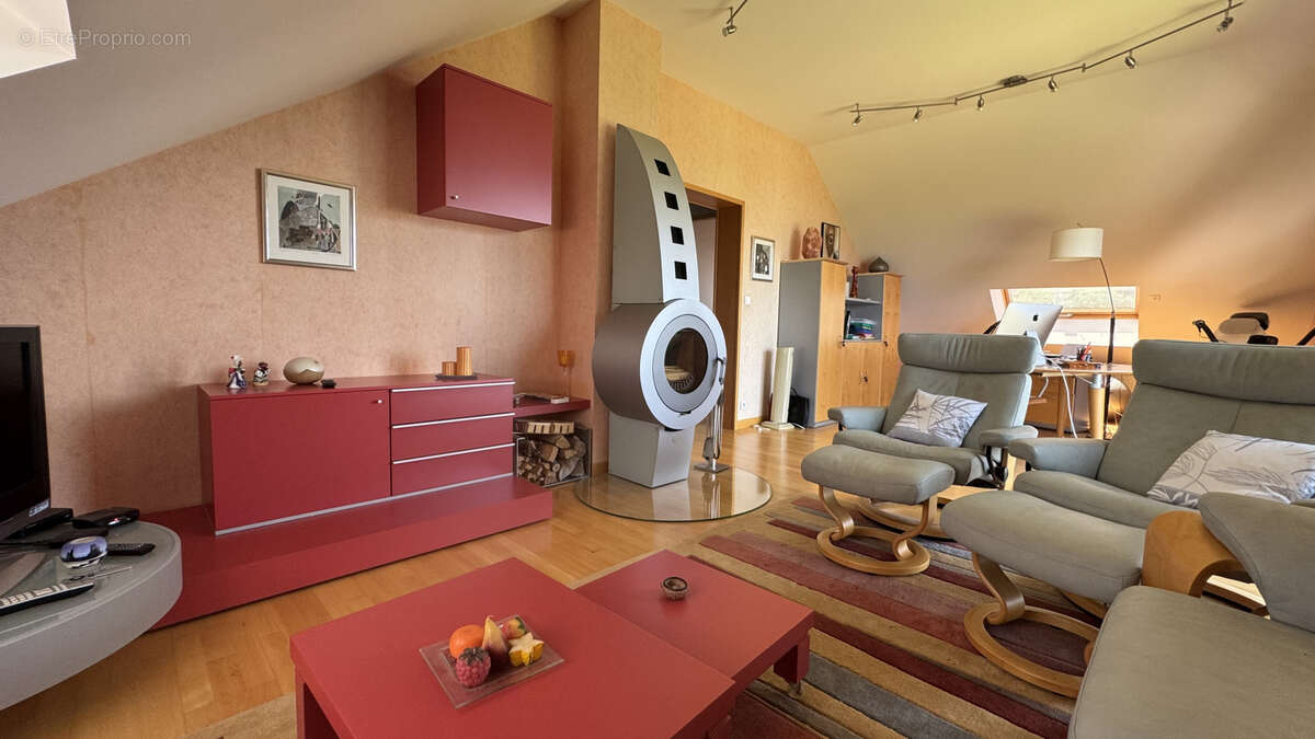 Maison à PUGNY-CHATENOD