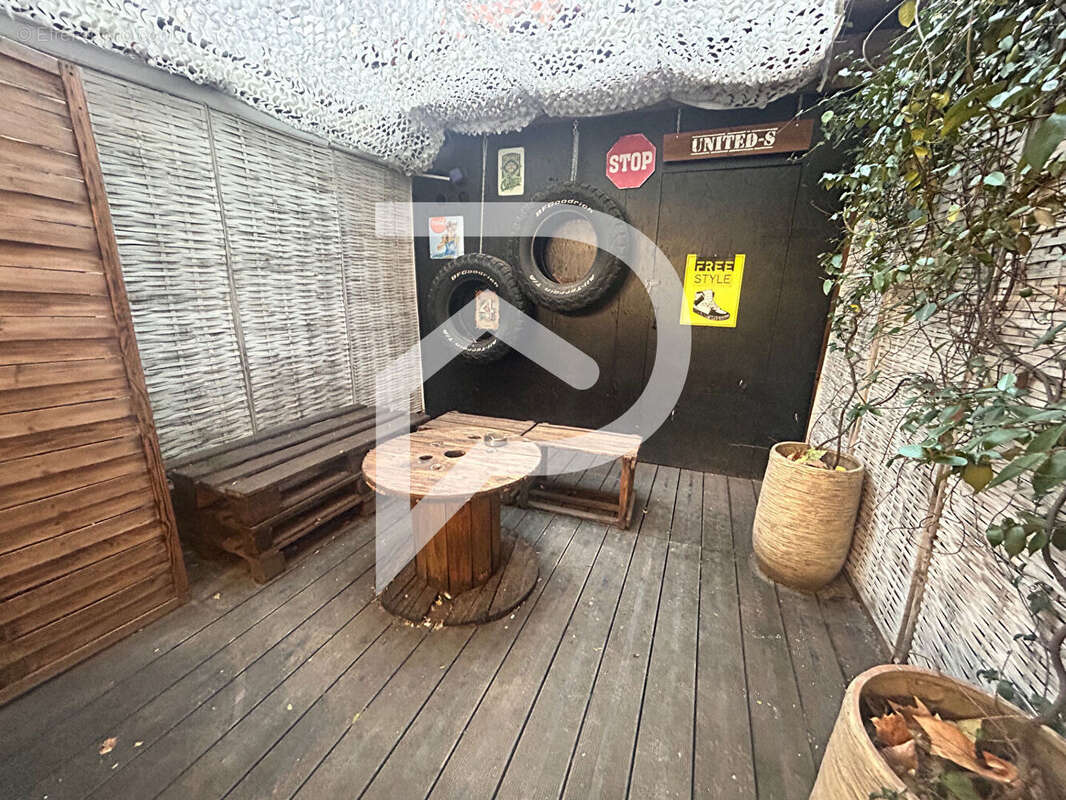 Commerce à AIGUES-MORTES