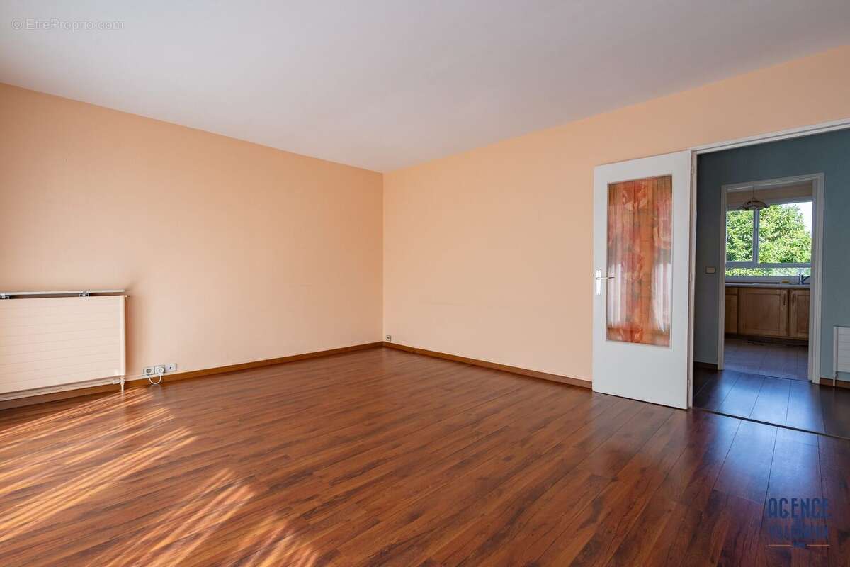 Appartement à LES CLAYES-SOUS-BOIS