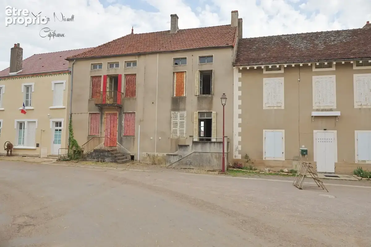 Maison à SAINT-SERNIN-DU-PLAIN