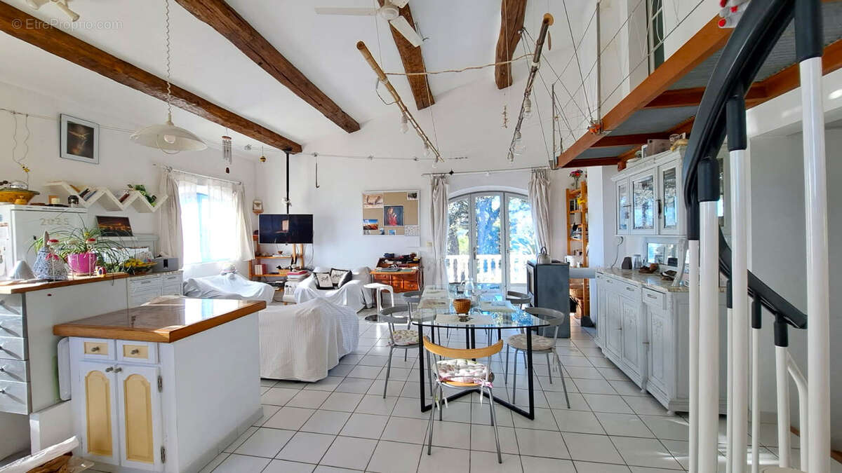 Maison à LA GARDE-FREINET