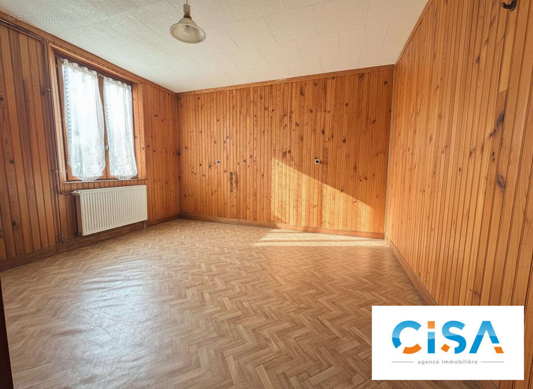 Maison à ESTREES-SAINT-DENIS