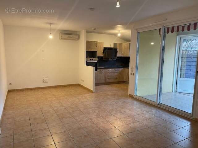 Appartement à SAINT-PANTALEON-LES-VIGNES