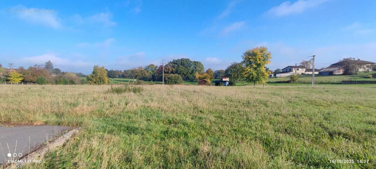 Terrain à CHANOZ-CHATENAY