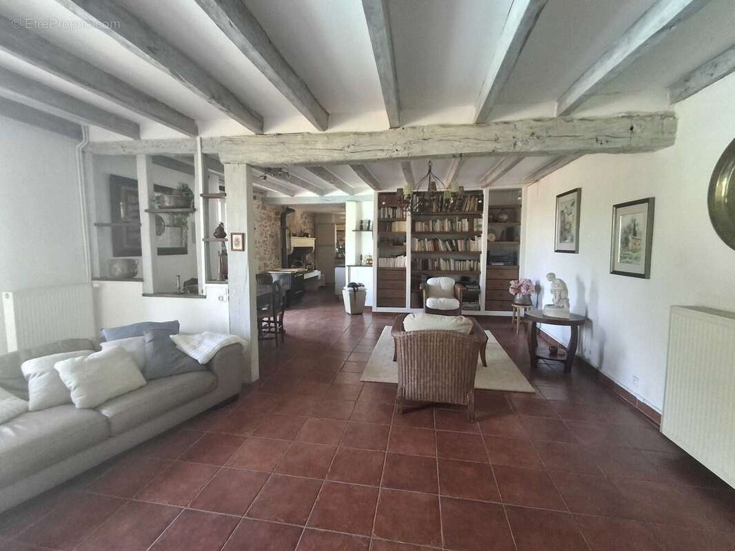 Maison 275 m² à Chasseneuil-Sur-Bonnieure  - photo 6