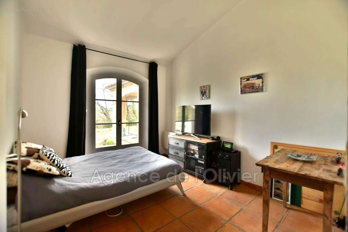 Maison à CHATEAUNEUF-GRASSE