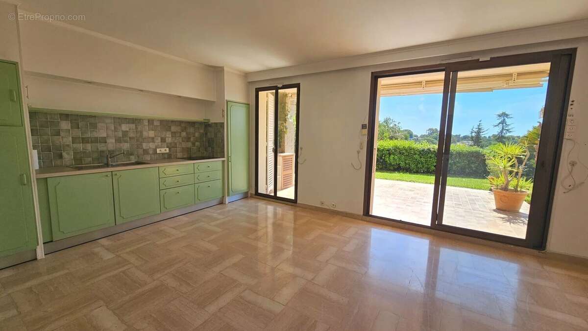 Appartement à VILLENEUVE-LOUBET