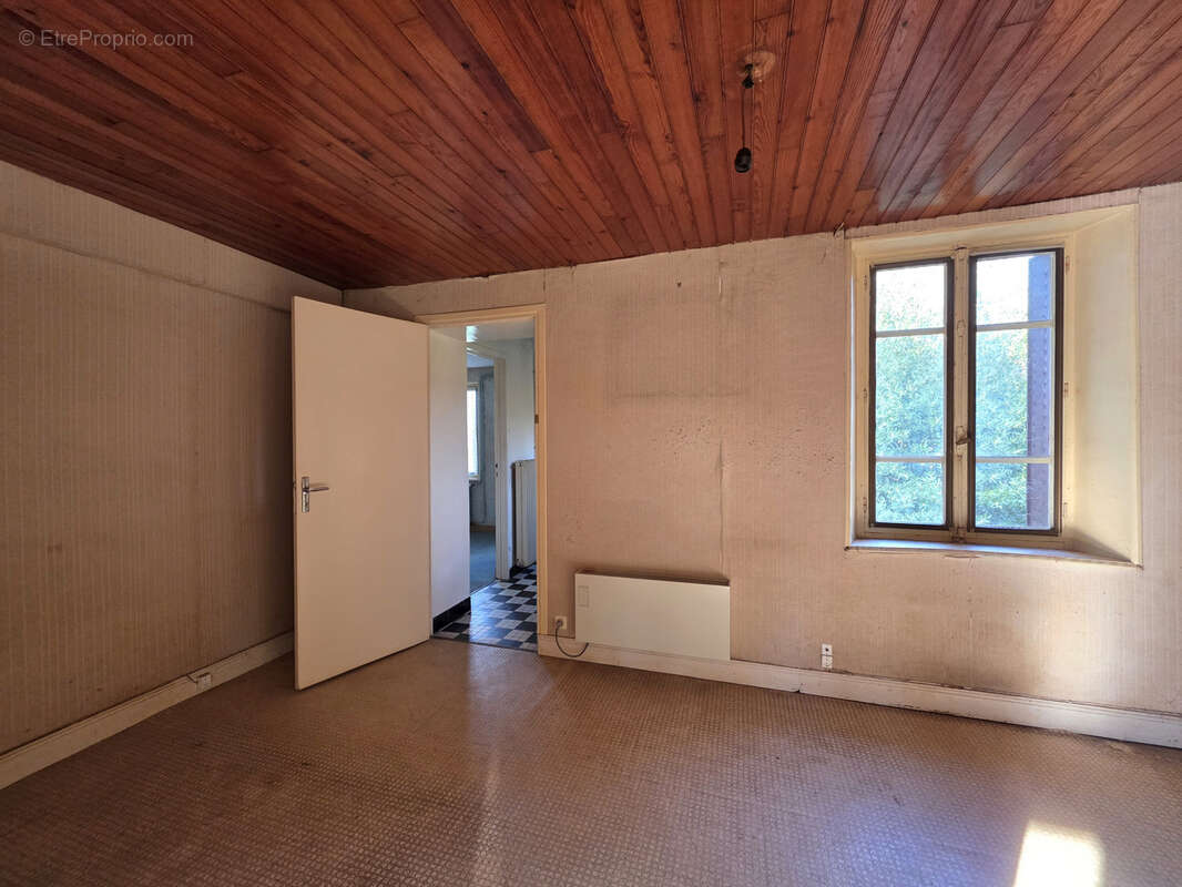 Maison à ECHASSIERES