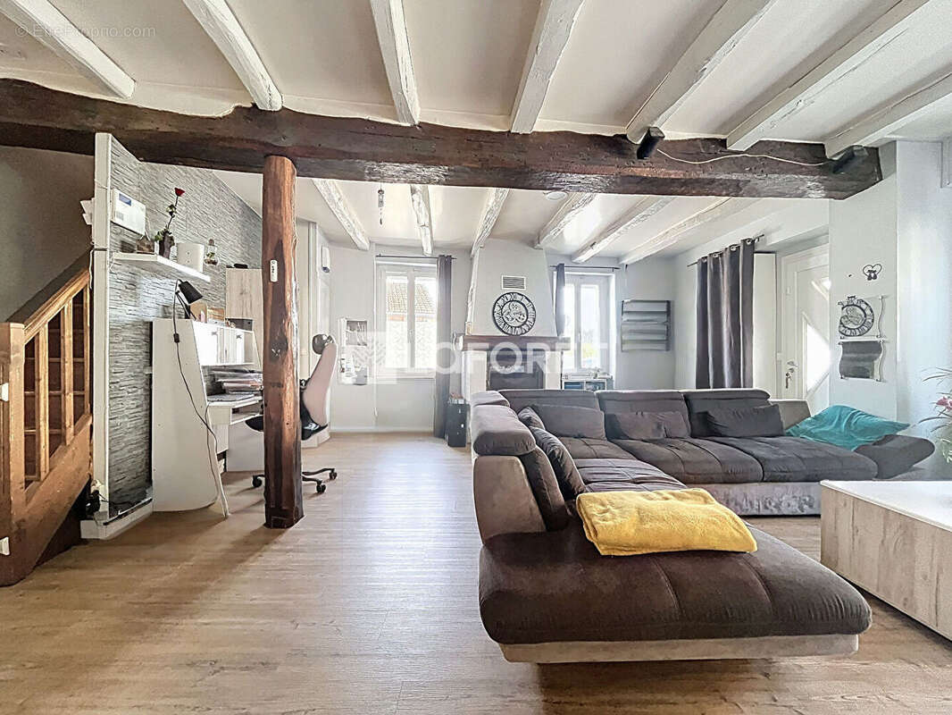 Maison à LE MESNIL-AUBRY