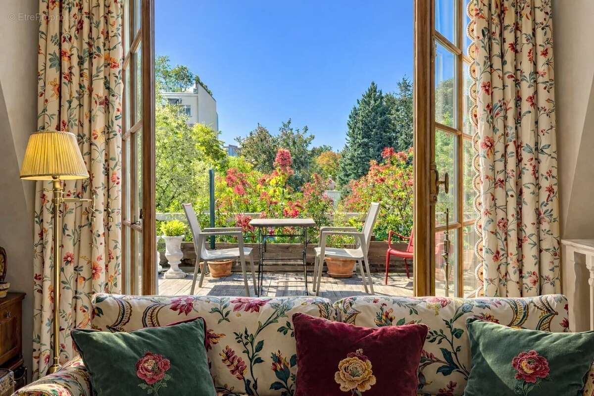 Appartement à NEUILLY-SUR-SEINE