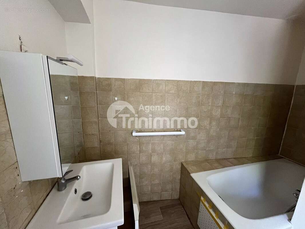 Vente Contes Maison divisée en 3 appartements - photo 17