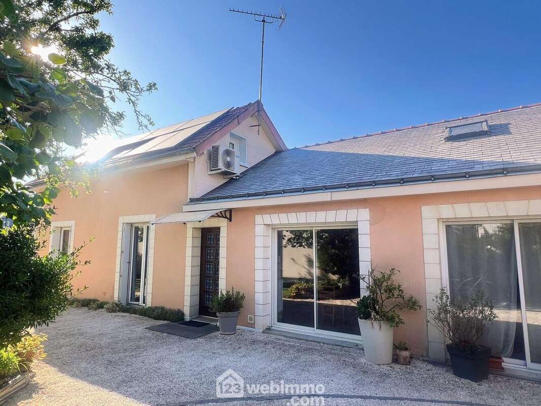 Maison familiale de 130m² au c½ur du quartier du bois du Roy. - Maison à AVRILLE