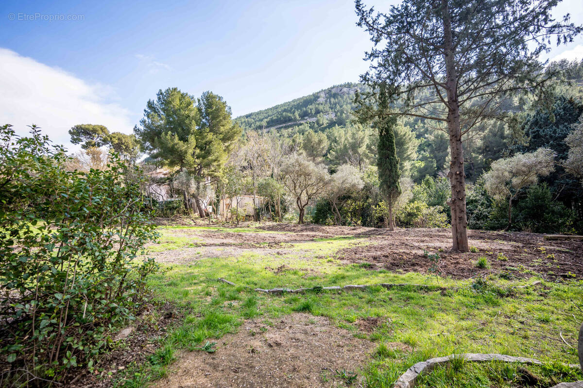 Terrain à MARSEILLE-9E
