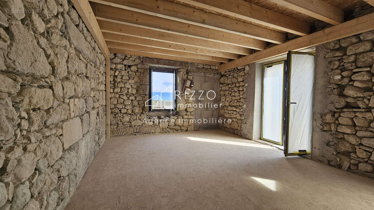 Maison à PERON
